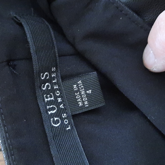 🔥🔥🔥SALE🔥🔥🔥Guess 3/4 Faux Leather Pants - Picture 4 of 5